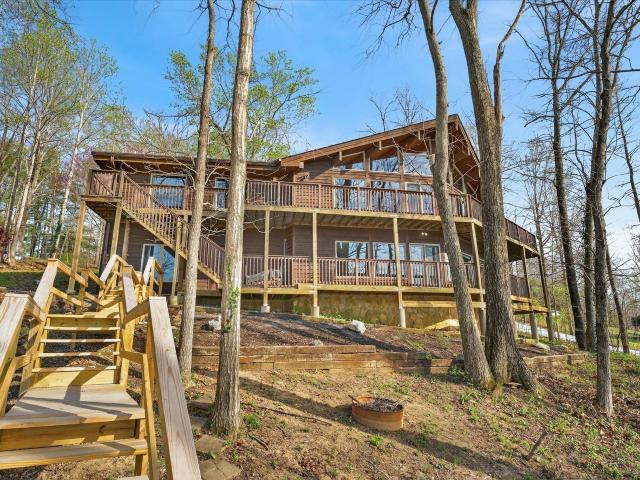 203 Whispering Hills Dr