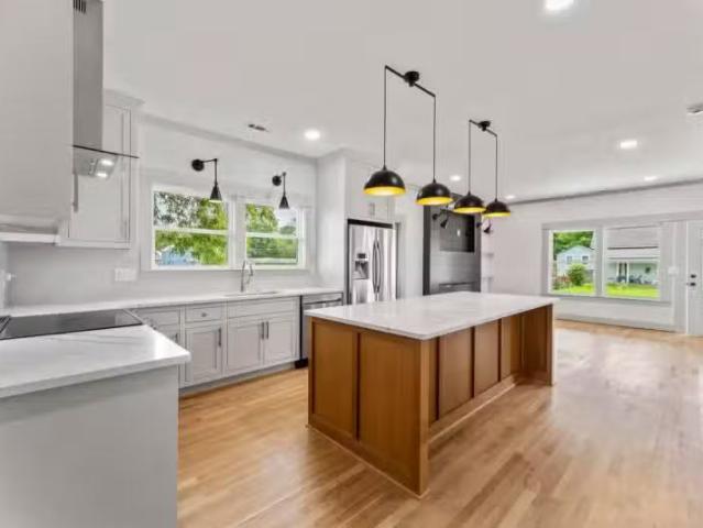 203 THOMPSON ST, COLUMBIANA, AL 35051