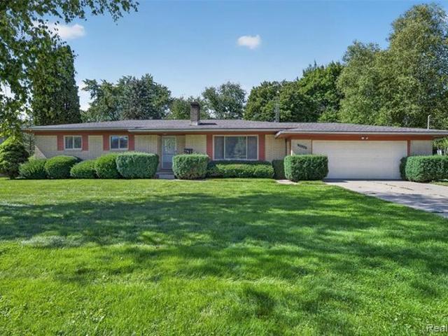 2044 Winthrop Dr, Clayton Township, MI 48473