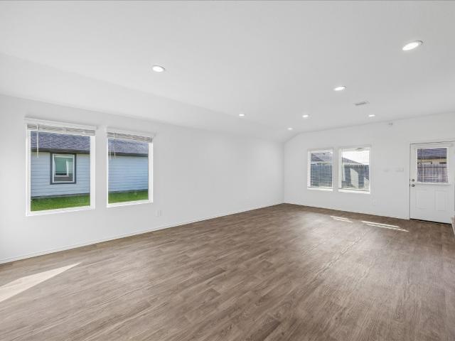 2044 Woodlark Way