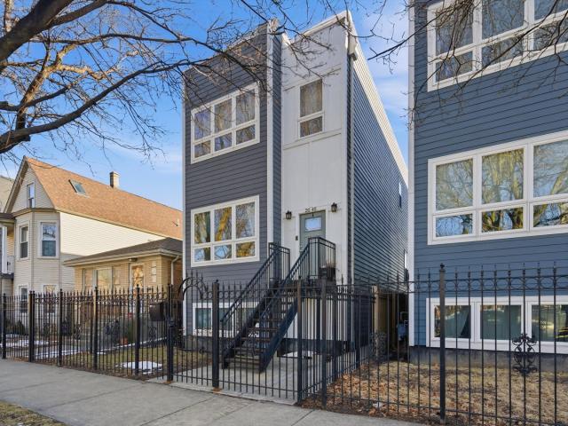2045 N La Crosse Avenue