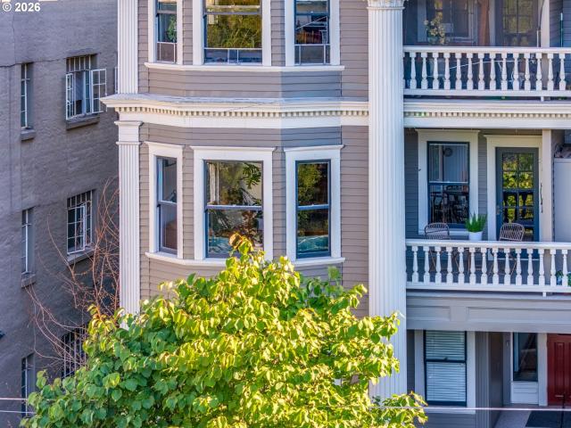 2046 nw flanders st # 22