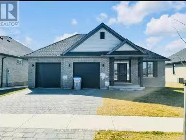 2047 Lockwood Crescent, Strathroy Caradoc, ON, N0L 1W0 house.