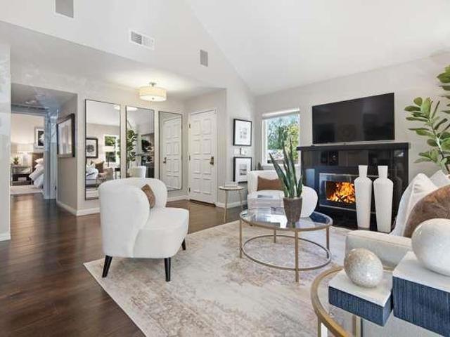 2049 Foxhall Loop