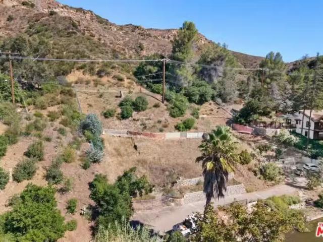 2040 LAKESHORE DR, AGOURA, CA 91301