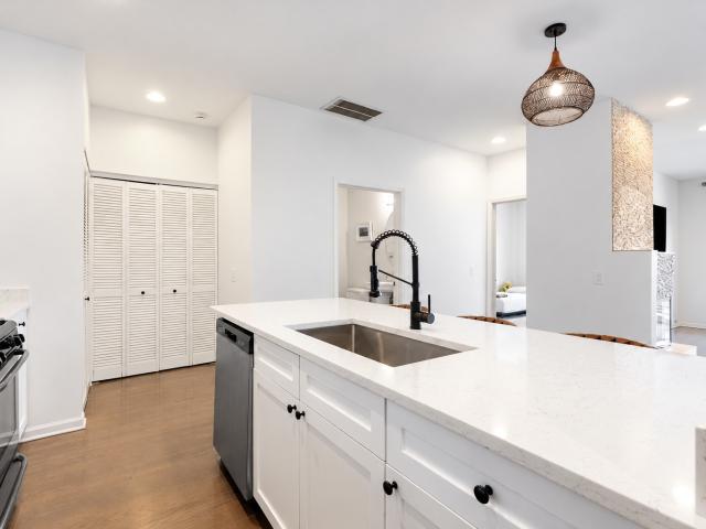 2040 W Belmont Avenue # 405