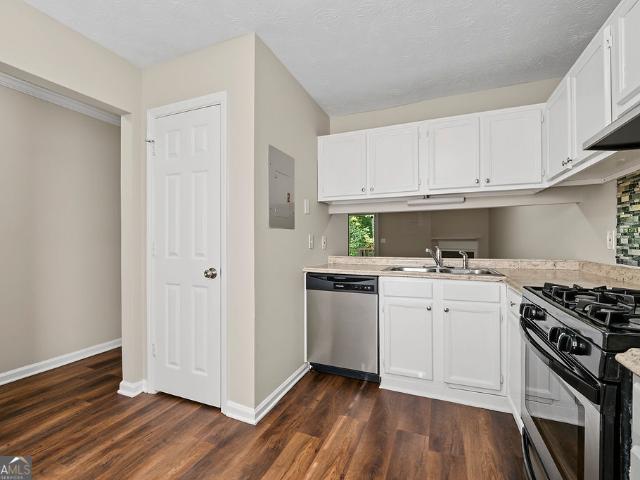 2041 Charter Manor