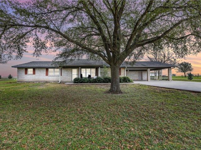 2042 Us Highway 77, Lott, TX