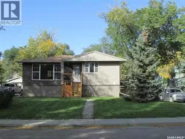 204 19Th Avenue, Regina, SK, S4N 1N1 house for sale Listing.