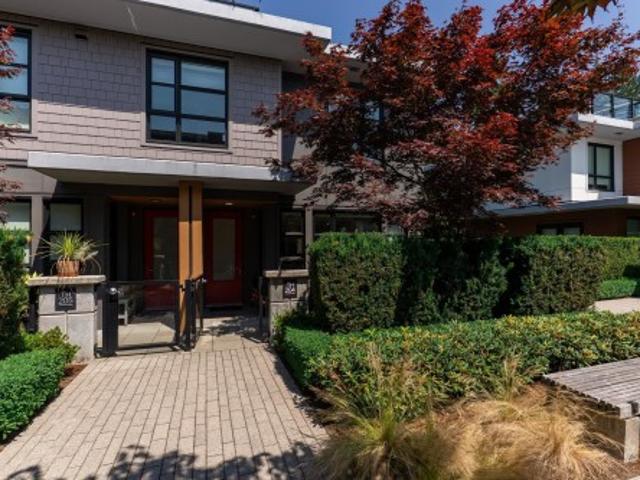 204 1 Ridgewood Drive, North Vancouver, BC, V7R 0A5 townhouse for sale | Listing ID R3162 | Royal LePage