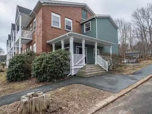 204 215 King Street, Bridgewater, NS, B4V 1A6 condo for sale.