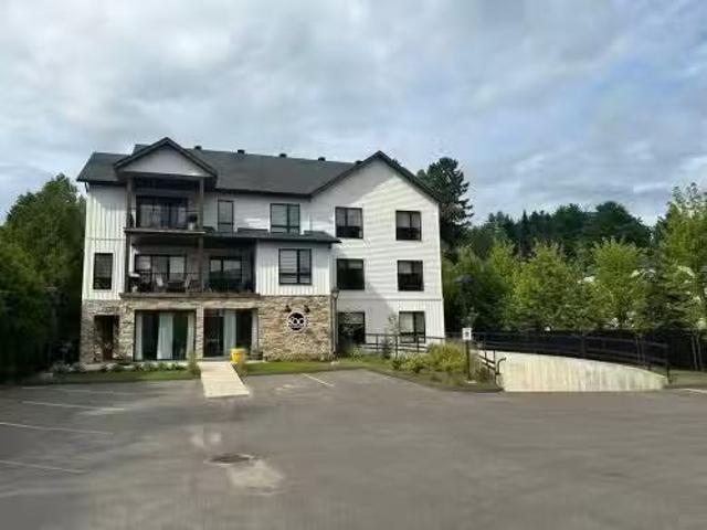 204 800 Rue De St Jovite, Mont Tremblant, QC, J8E 3J8 lease.