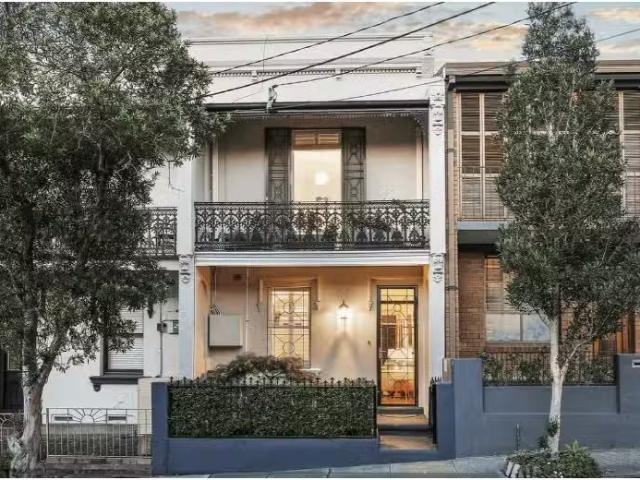 204 Church Street, Newtown Townhouse for rent Listed by Stell.