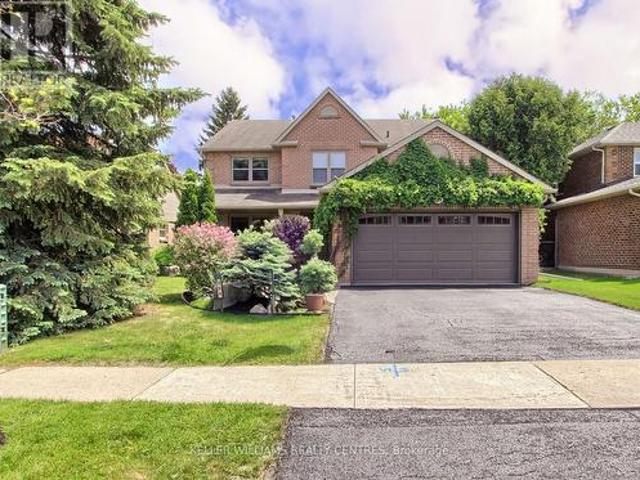 204 Crossland Gate, Newmarket, ON, L3X 1A8 house for sale | Listing ID N13811 | Royal LePage