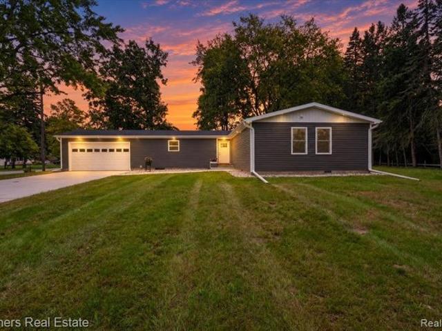204 Greenfield Dr, Mount Pleasant, MI 48858