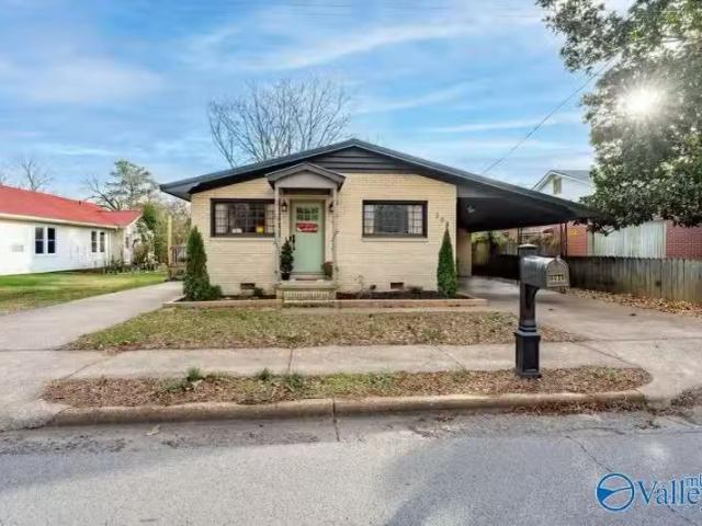 204 E CHARLOTTE AVE, SCOTTSBORO, AL 35768