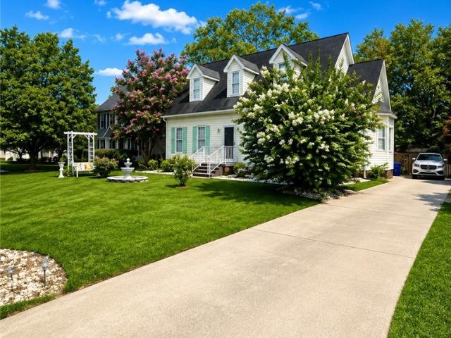 204 Oak Branches Closes
