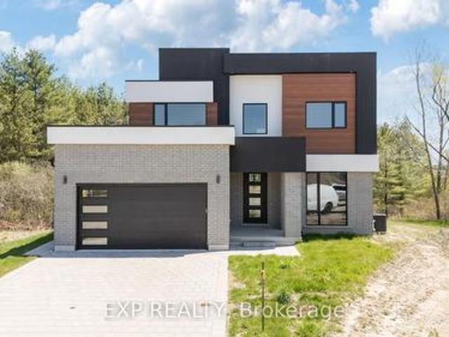 204 Merritt Court, North Middlesex Parkhill, ON, N0M 2K0 house for sale | Listing ID X13111 | Royal LePage