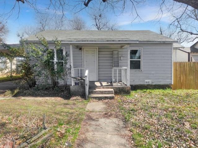 204 S Williams Dr, Comanche, TX 76442