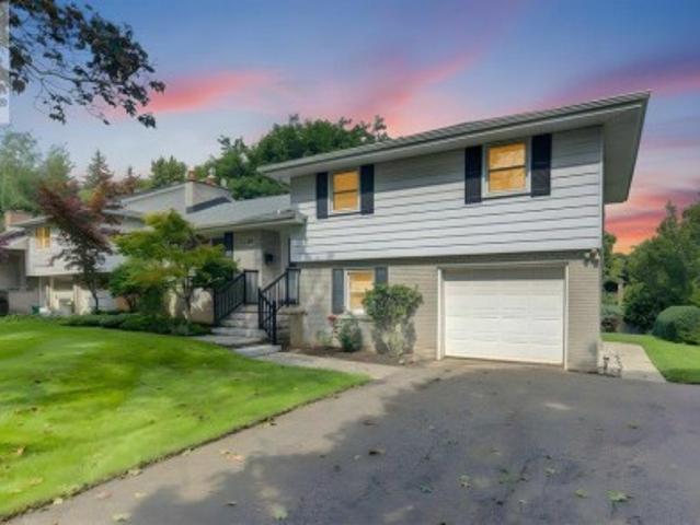 204 Stanley Drive, Waterloo, ON, N2L 1H4 house for sale | Listing ID 40860 | Royal LePage