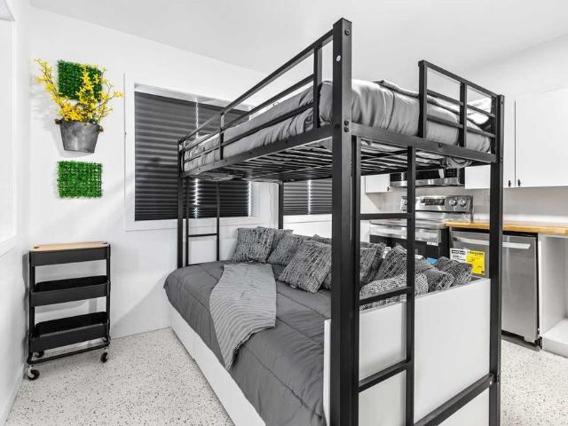 204 Ste Monique Street apartment — Ottawa, ON 1 Bedroom 1 Bedroom