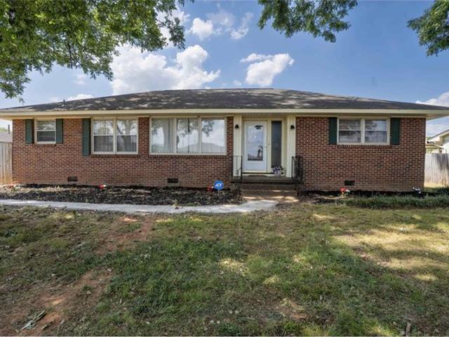 204 W Edison Ave, Muscle Shoals, AL 35661