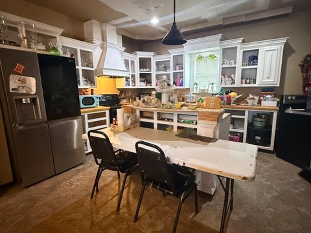 204 W Lake St