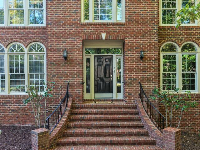 204 Woodleaf Drive