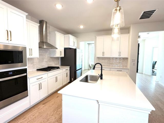 204 Travis Ln