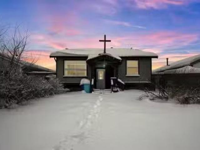 204 Tundra Drive, Fort Mcmurray, AB, T9H 4S8 house for sale.