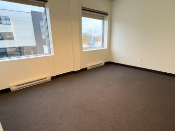 Commercial for rent in Roussillon - Office room