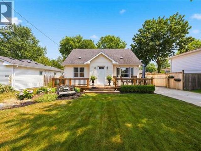 2054 Gladys Street, Sarnia, ON, N0N 1E0 house for sale | Listing ID 26017 | Royal LePage