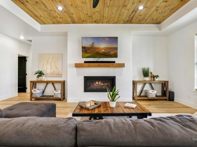 2054 Red Rock Way