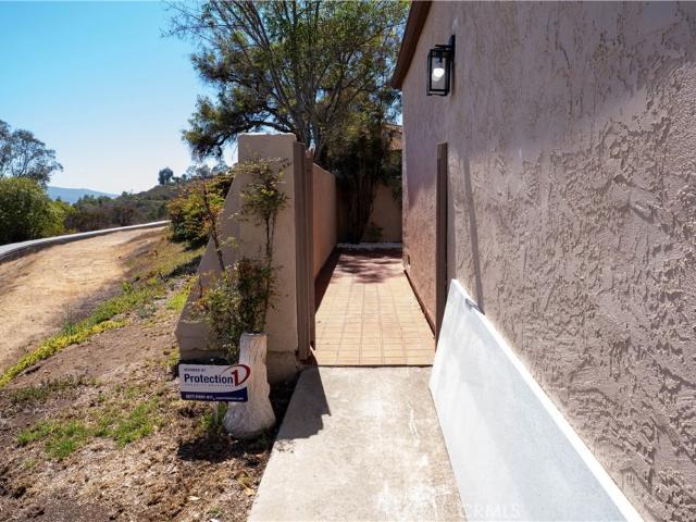2055 Earl Glen