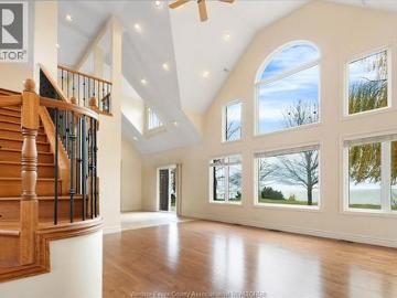 Kingsville, Ontario - Patio, Parking, Fireplace
