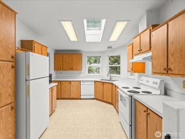 2052 nd DR SE