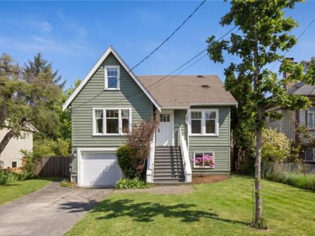 2052 Carrick St, Oak Bay, BC, V8R 2M6 house for sale | Listing ID 1042 | Royal LePage