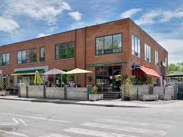 205 215 Av. St Denis, Saint Lambert, QC, J4P 2G4 commercia.