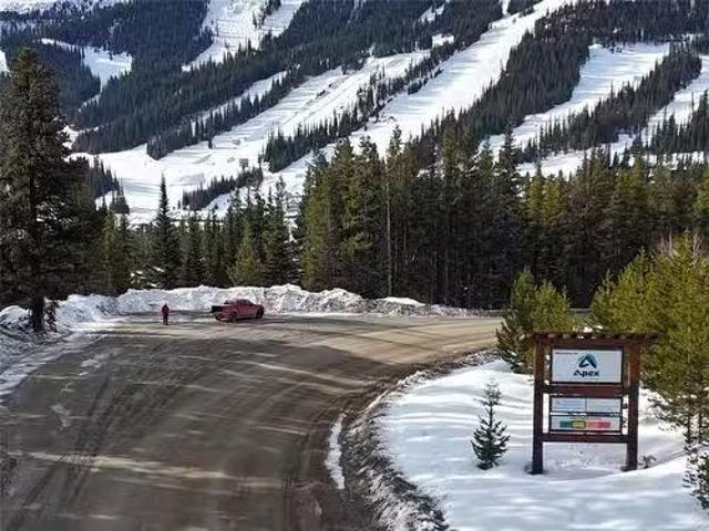 205 330 Strayhorse Road, Apex Mountain, BC, V2A 0E2 Single F.
