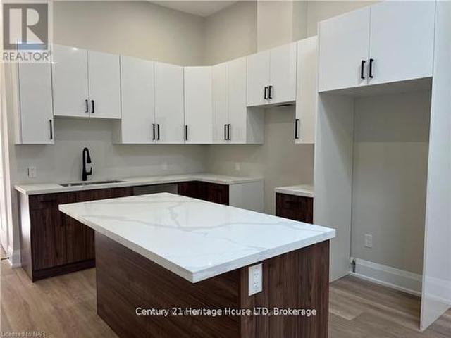 205 43 Jarvis Street, Fort Erie Central, ON, L2A 2S3 house for lease | Listing ID X12919 | Royal LePage