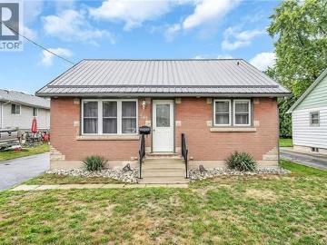 Norfolk County, Ontario - Garden, Fireplace
