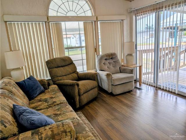 205 Bobolink Circle N