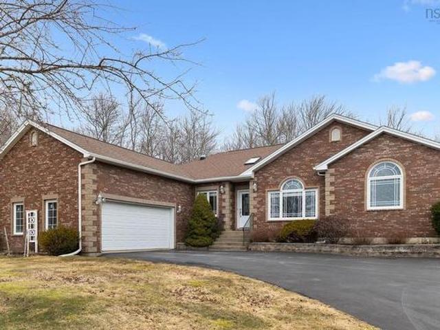 205 Glen Arbour Way, Hammonds Plains, NS, B4B 1T5 house for sale | Listing ID 202606 | Royal LePage