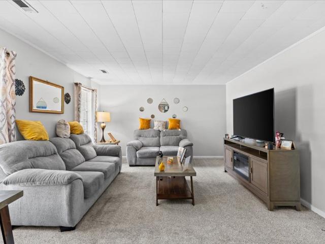 205 Dahlia Dr