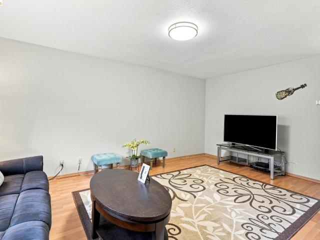 205 Del Valle Cir