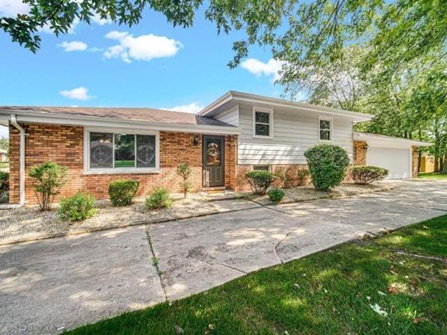 205 Fairview Ave, Schererville, IN 46375