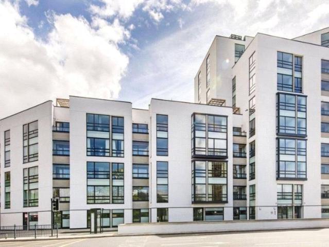 205 Holland Park Avenue, London, W11 4UJ, United Kingdom | 3 bed apartment for rent #140657176 | Rentberry