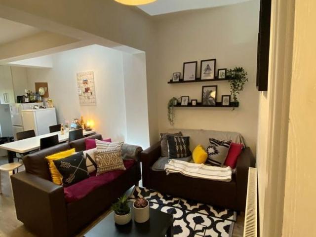 205 Heeley Road, B29 6EL 4 bed house to rent £2,045 pcm £472 pw