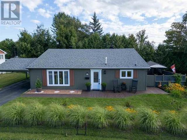 205 Hillside Dr S, Elliot Lake, ON, P5A 1N4 house for sale | Listing ID SM262567 | Royal LePage