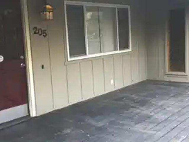 205 Loma Vista Way, 3 beds, 2 full baths